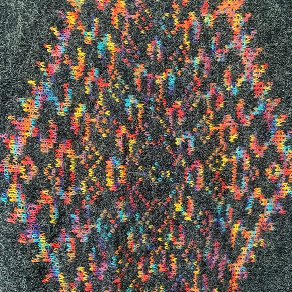 Large cozy sweater. Polyester, nylon, acrylic blend. - Picture 4 of 4